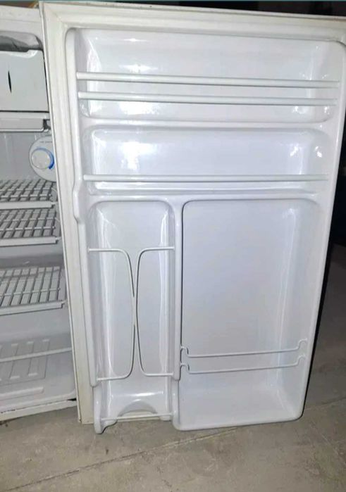 Продам маленький холодидьник фірми Samsung б/у