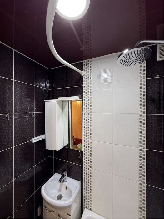 Продам 2/2/5 вул.Курсова 40.ЦЕНТР МІСТА