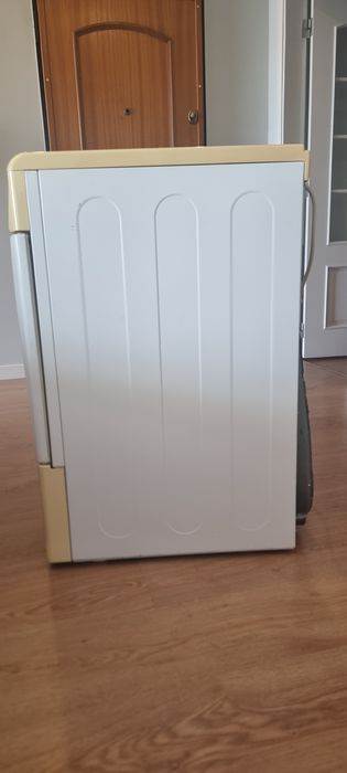 Máquina de Secar Roupa Indesit 8kg