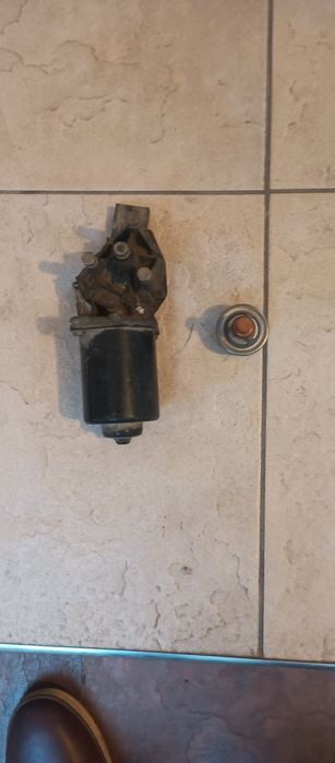 Термостат та електродвигунчик щіток лобового скла до  Рено 5