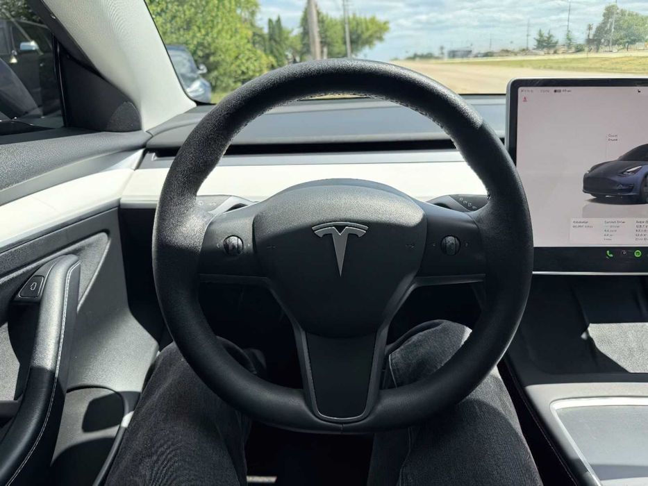 Tesla Model 3 Long Range      2022