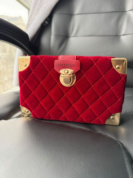 Сумочка клач червона