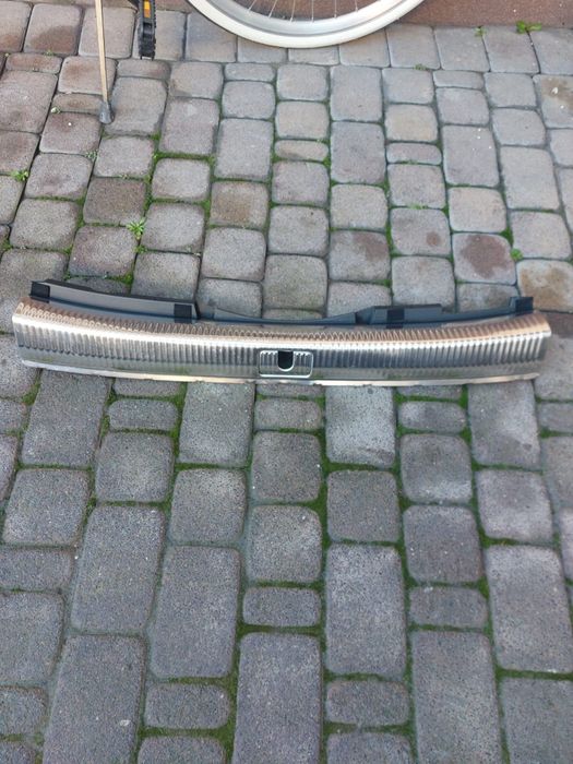 AUDI A4 B9 kombi  osłona pasa tylniego