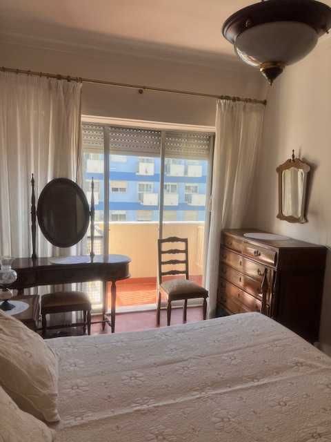 Quarto em apartamento luminoso em zona tranquila