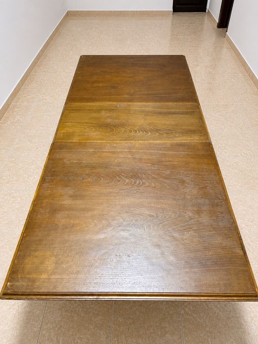 Conjunto mesa extensível e cadeiras
