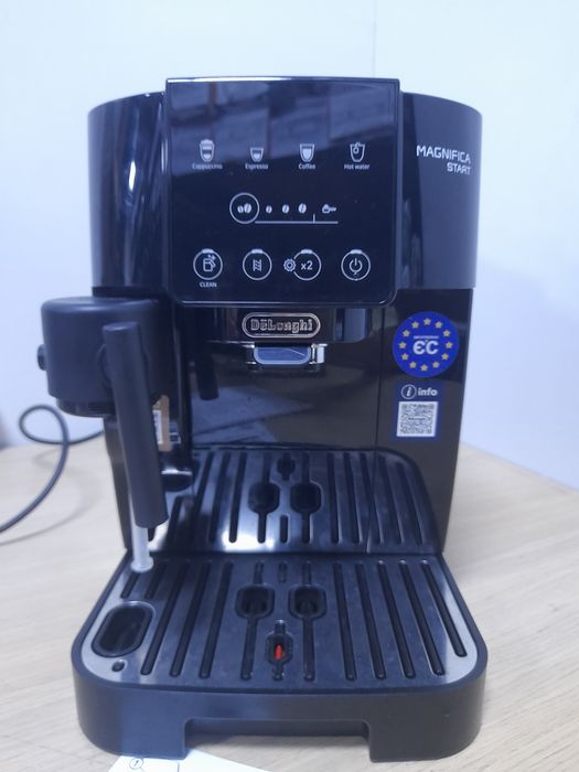 Кавомашина Delonghi ECAM220.60.B