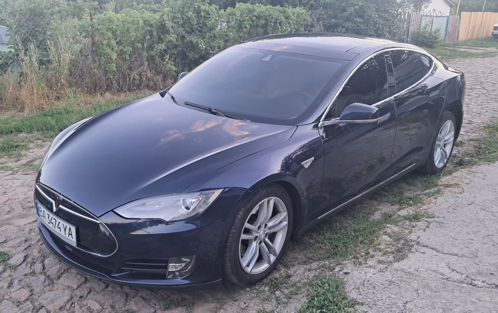 Tesla Model S P85