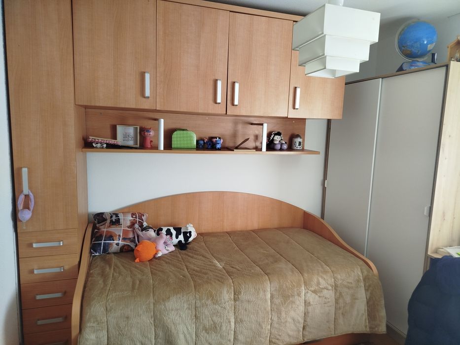 Mobília de quarto de solteiro ( estúdio) madeira maciça