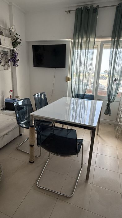 Mesa com 4 cadeiras para  sala de estar