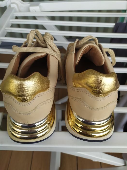 Sapatilhas em pele 38 (20€ os 2 pares)