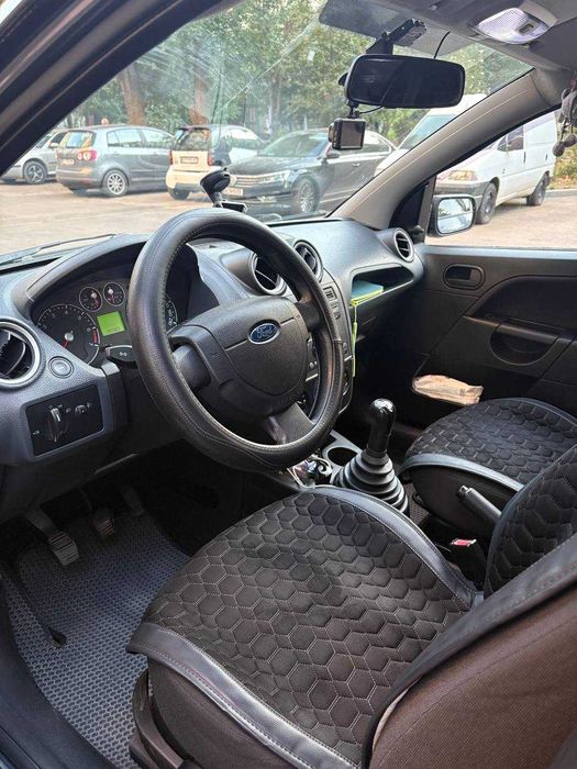 Ford Fiesta 2008г продам