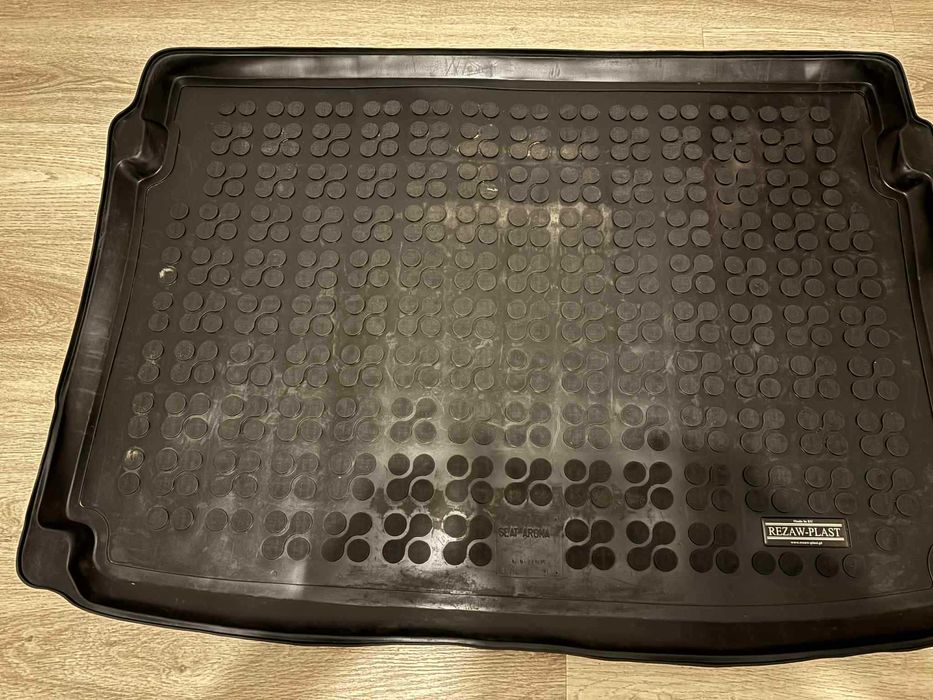 Seat Arona - mata bagażnika