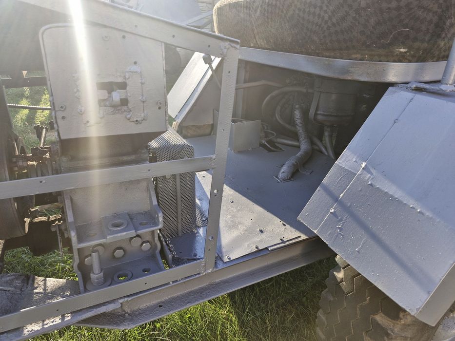 Продається трактор двох мостовий
Мотор від мотоблока 12
Коробка від м