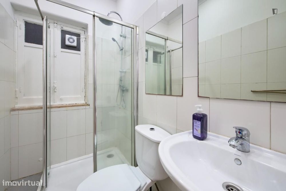 Quarto - localizado em Alameda Lisbon