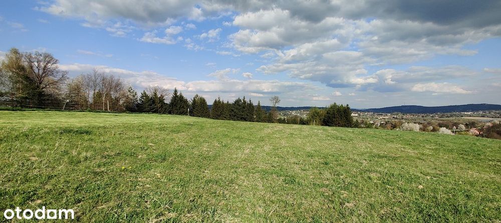 Widokowa działka budowlana na wzniesieniu, w pobliżu lasu