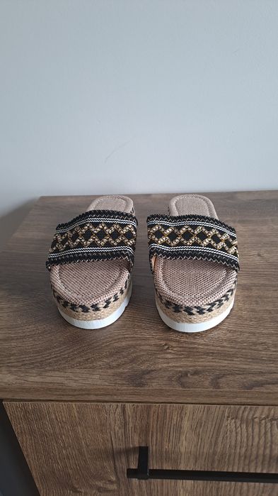 Wygodne klapki letnie