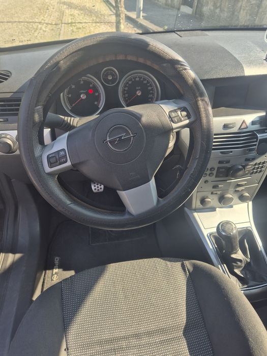 Opel astra  gtc 1.7
