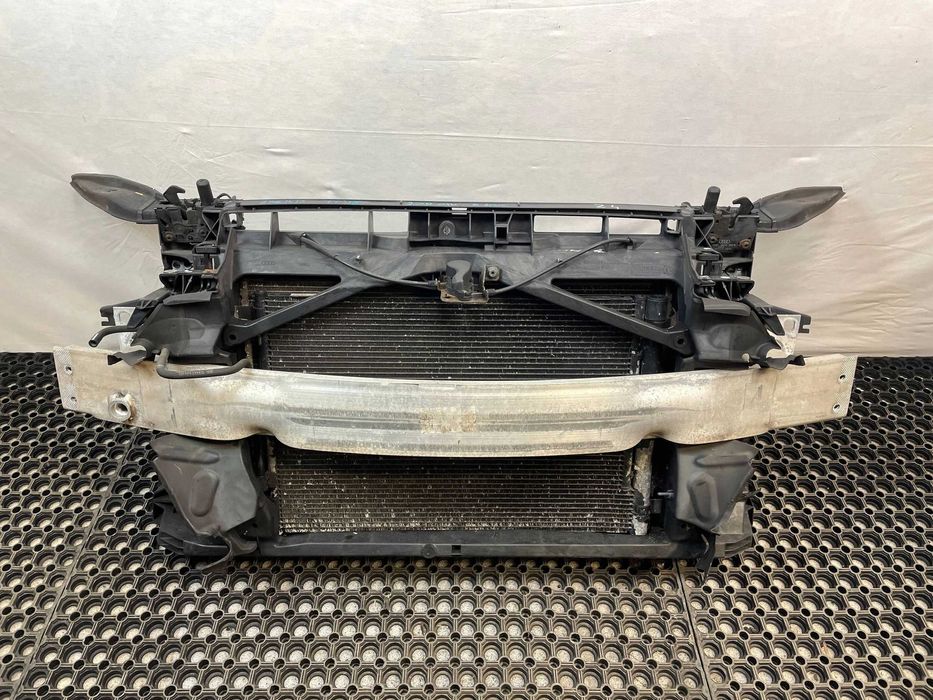 AUDI TT 8S Передня панель телевізор