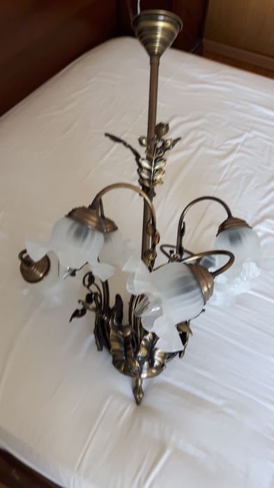 Candeeiro de tecto com 4 apliques de formato túlipa