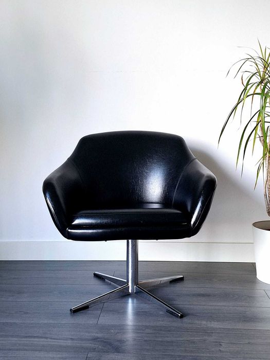 POLTRONA VINTAGE. Vintage armchair