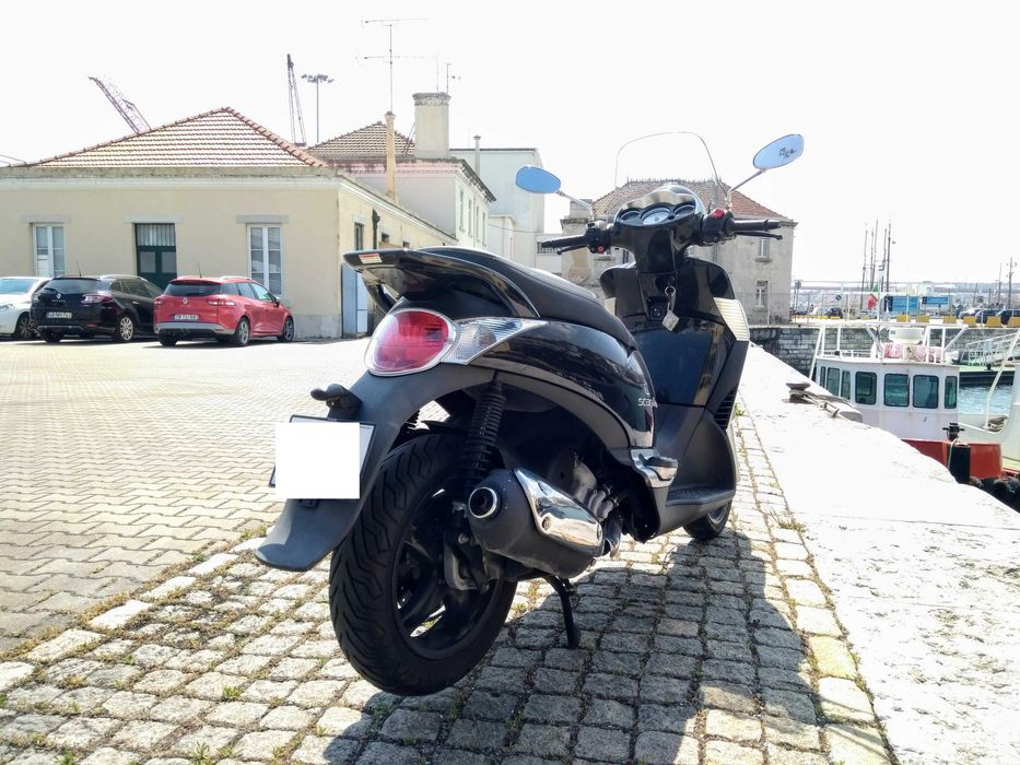 Aprilia Scarabeo 300 S - versão Nero