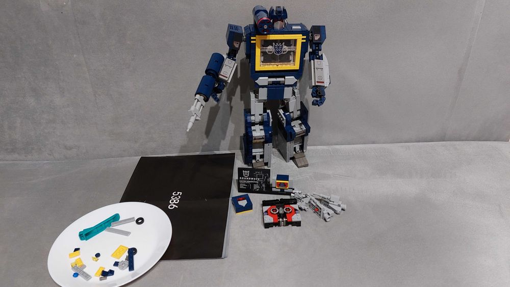 Klocki Icons 10358 Transformers: Soundwave 1505 elementów