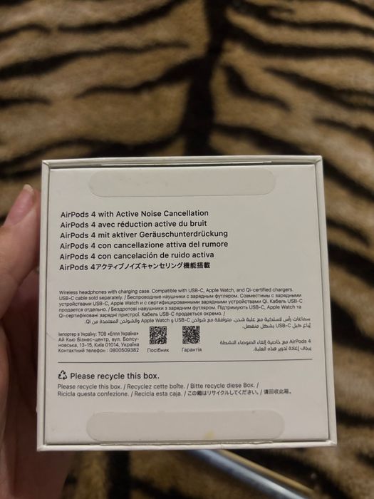 Продам навушники AirPods 4 with Active noise cancellation