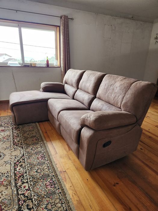Sofá com chaise longue confortável