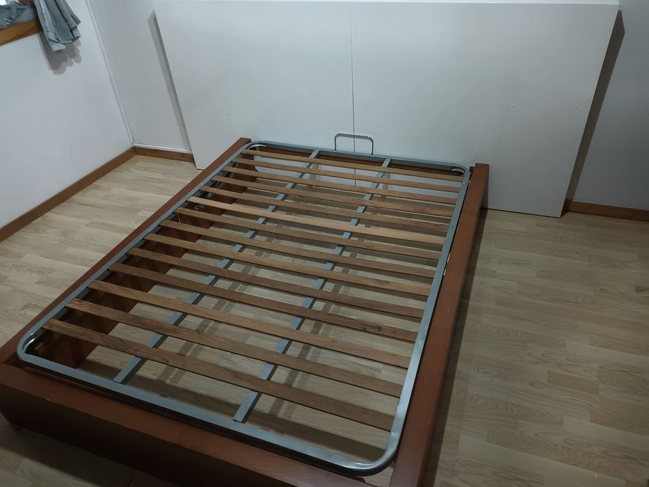 Cama de casal com estrado