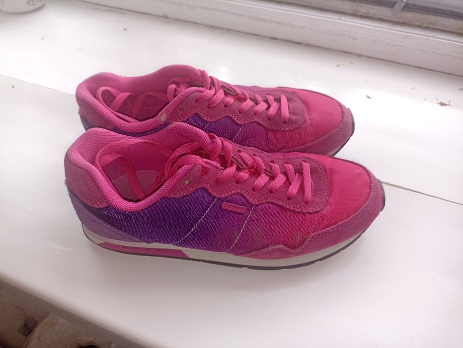 Розовые кроссовки Demix