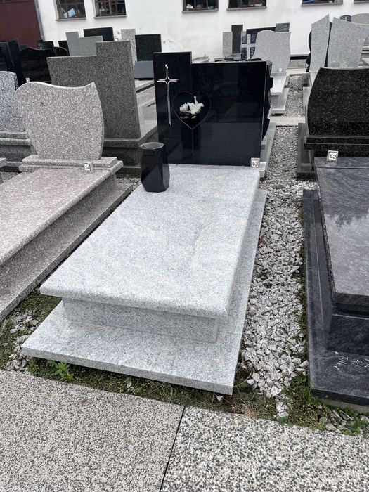 Nagrobek granitowy