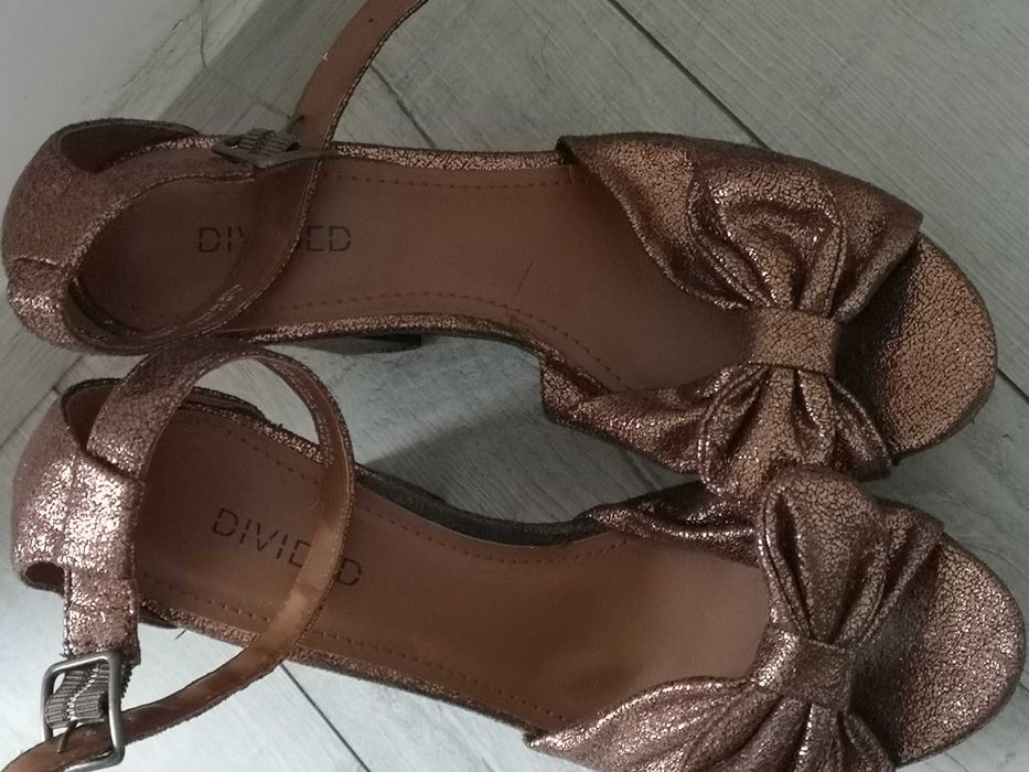 Brokatowe nowe buty na koturnach, 36