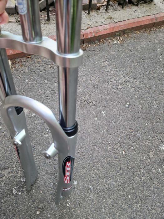Новая, крутая двухкоронная алюминиевая вилка на велосипед. Колесо-26