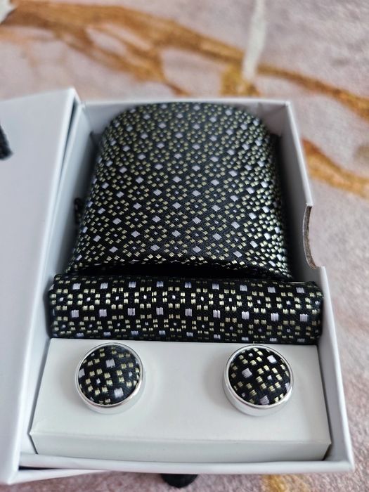 Elegancki zestaw prezentowy krawat + poszetka + spinki do mankietów