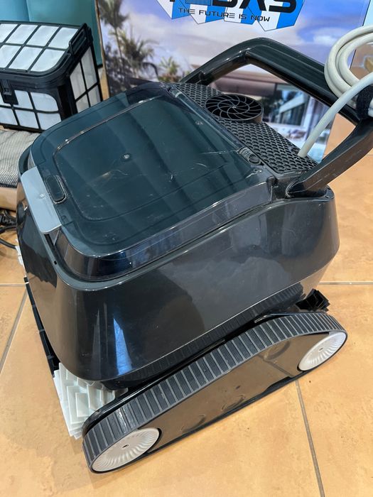 Robot czyszczący  basen TEBAS 7310