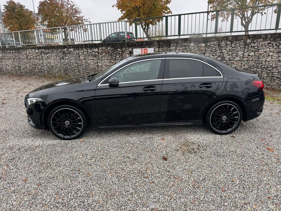 Mercedes-Benz A 250 Limousine e AMG Line foto 5