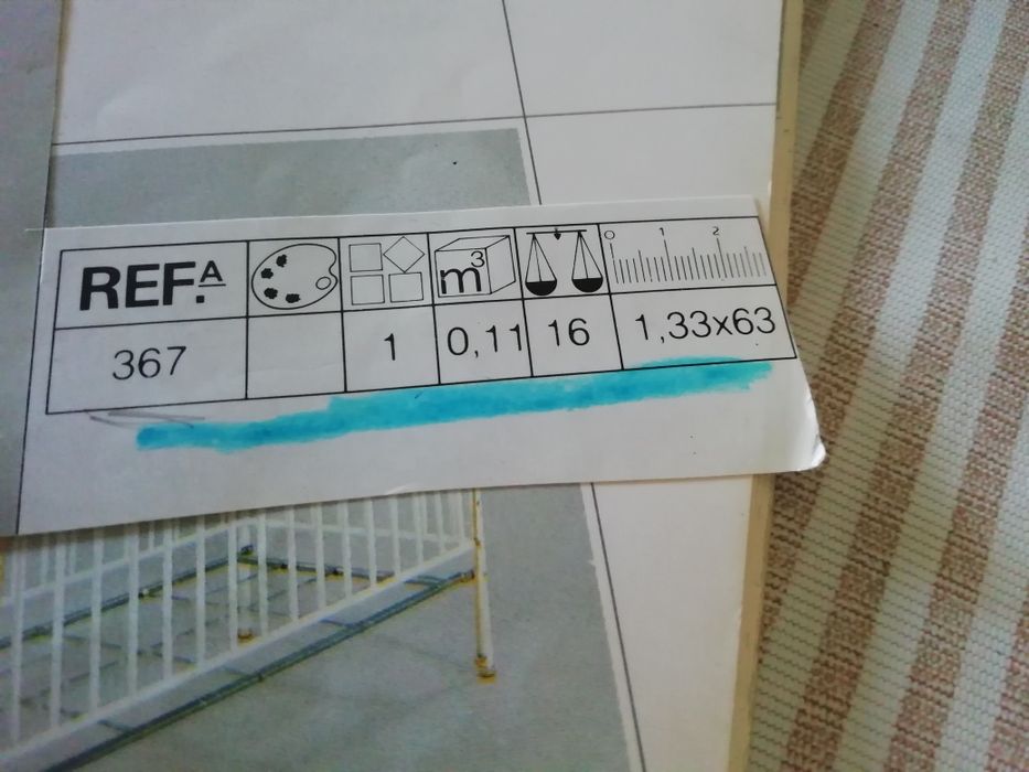 Cama de bebé com colchão