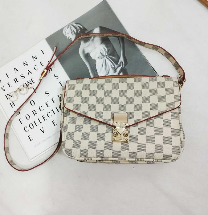 Сумка Louis Vuitton не кожа белая бежевая