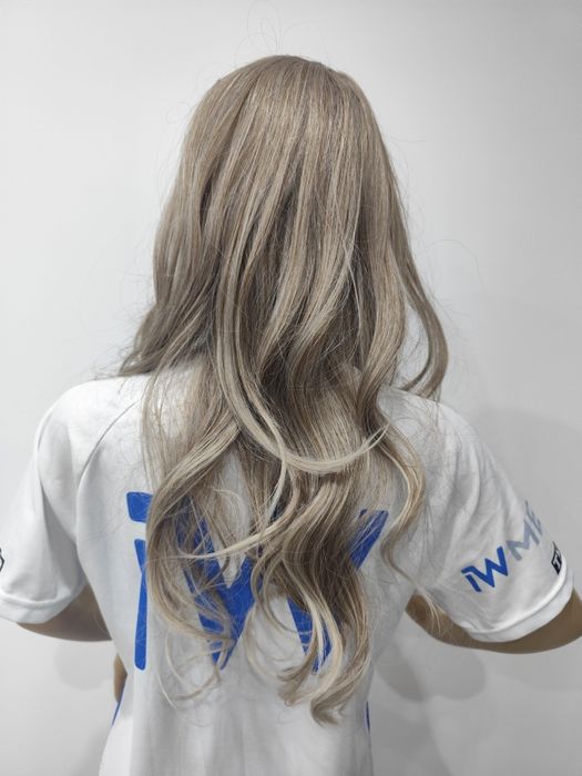 peruka blond popielaty falowana z grzywką nowa