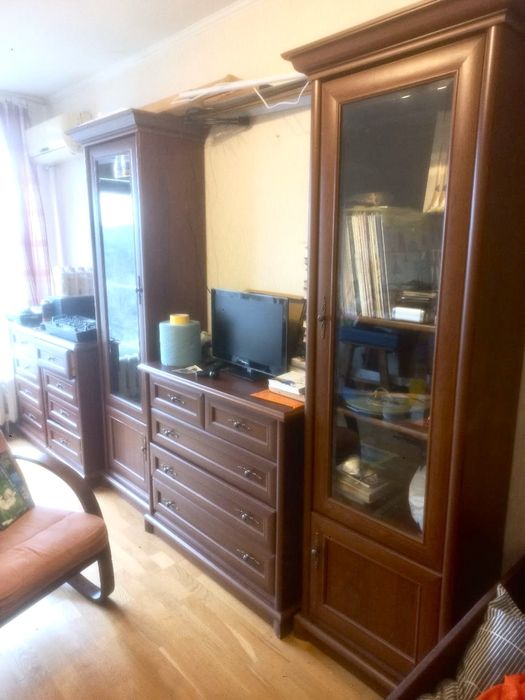 Комплект мебелі (2 шафи, 3 комоди та 1 шафа для одягу) недорого!