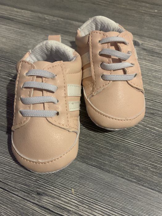 Нові дитячі пінетки-кеди