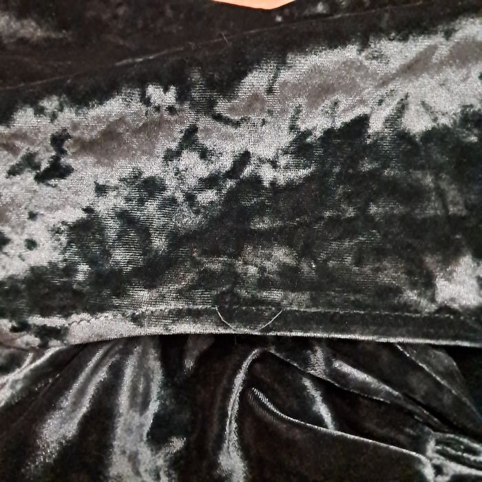 Оксамитова сукня з рюшами Манго