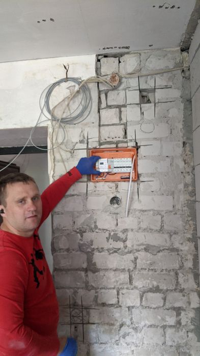 Послуги електрика.