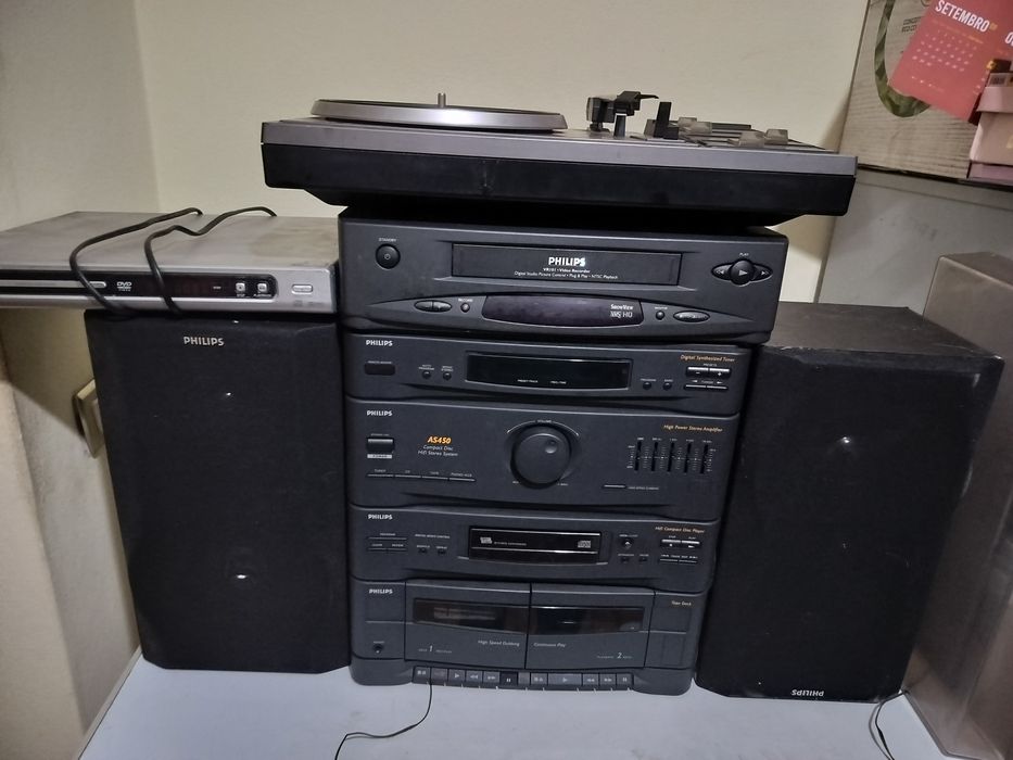Vendo  aparelhagem Philips com um vídeo Philips  um DVD Philips