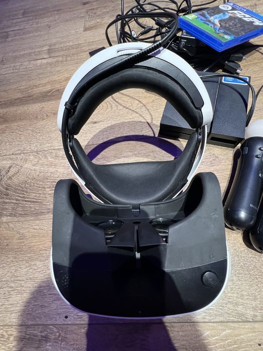 PlayStation 4 Pro 1TB + Повний комплект PS VR + 2 геймпади