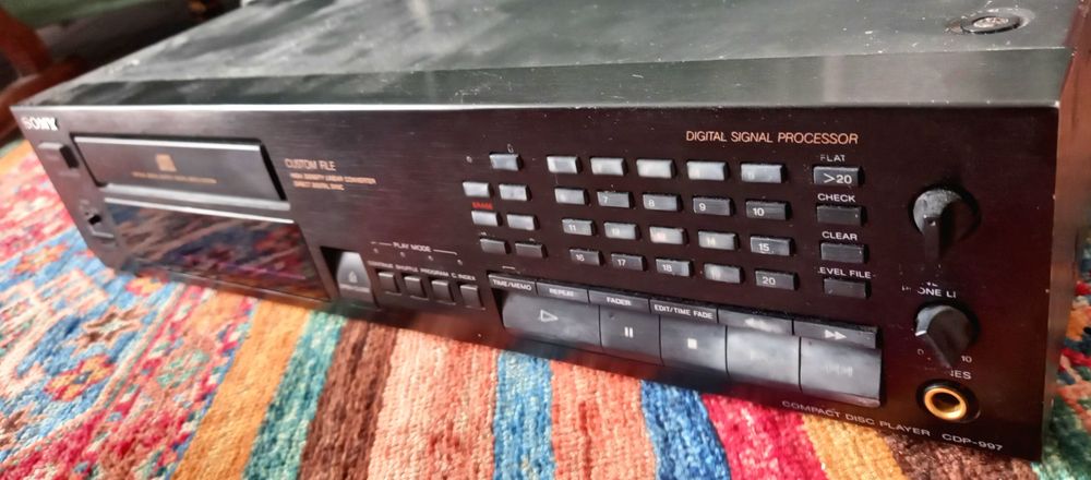 Sony CDP-997 + Sony CDP-X222ES (leitores de CD) - avariados, venda em conjunto ou separado