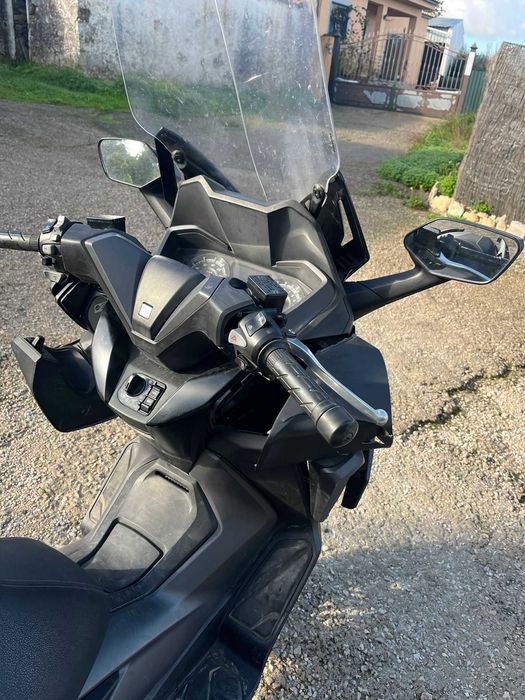 Honda Forza 125cc de 2021 acidentada