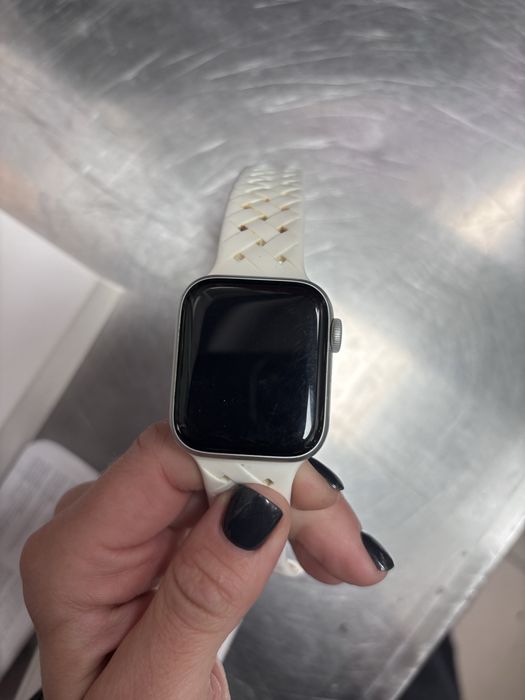 【新品】Apple Watch Series 5 GPS 40mm ホワイト Apple Apple Watch Series 5 GPSモデル 40mm MWV62J/A [ホワイト