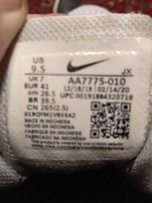 кросівки фірмові Nike