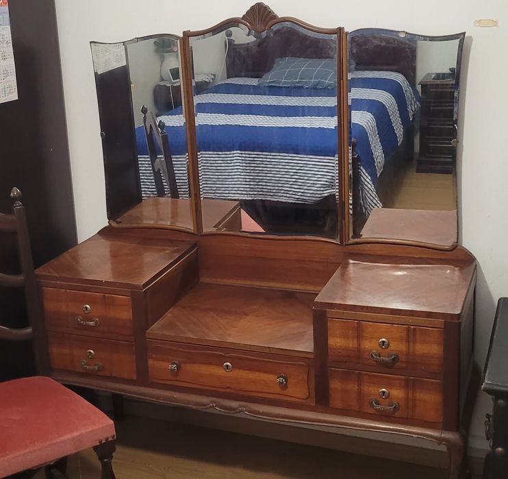 Penteadeira de madeira